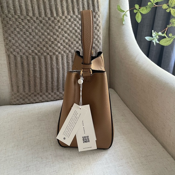 Tory Burch Small McGraw Bucket Bag - Picture 6 of 15